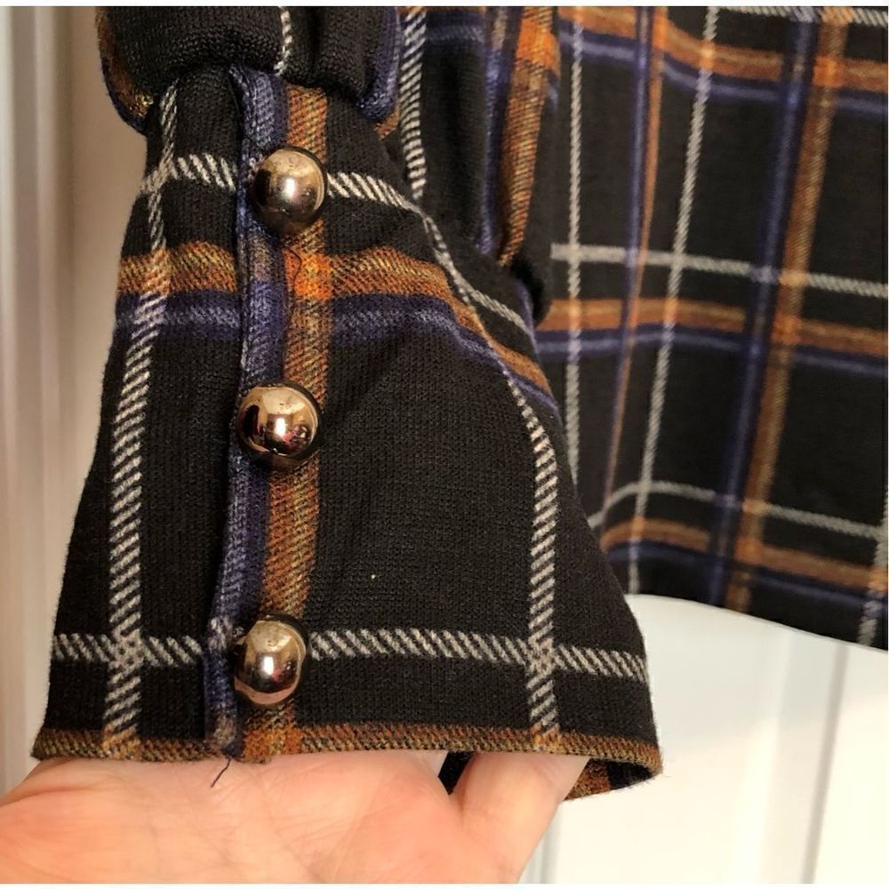 NY COLLECTION - NWT - L Sz 1X Long-Sleeve, Plaid, Cris-Cross Top w/Button Cuffs - Picture 8 of 15